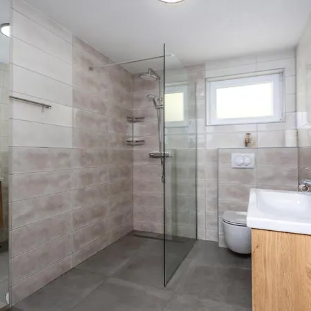 בית נופש Luxurious In שמריקה