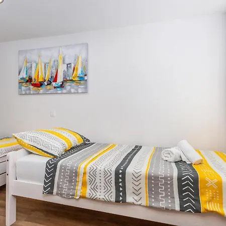 Ferienhaus Luxurious In Šmrika