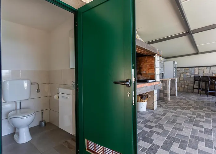 بيت للعطل In With Kitchen Šmrika