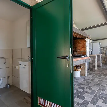 Vakantiehuis In With Kitchen Šmrika